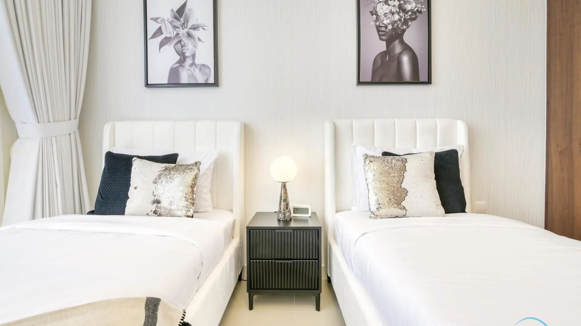 Luxurious 2Br Apartment At Boulevard Point Downtown Dubai By Deluxe Holiday Homes