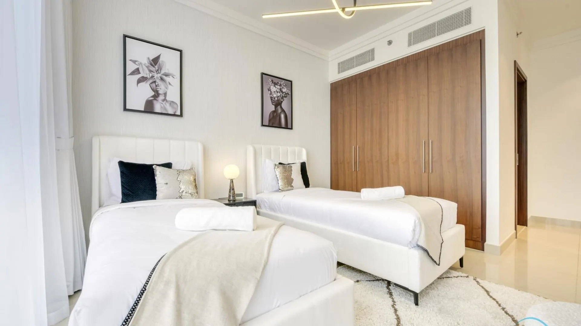 Luxurious 2Br Apartment At Boulevard Point Downtown Dubai By Deluxe Holiday Homes