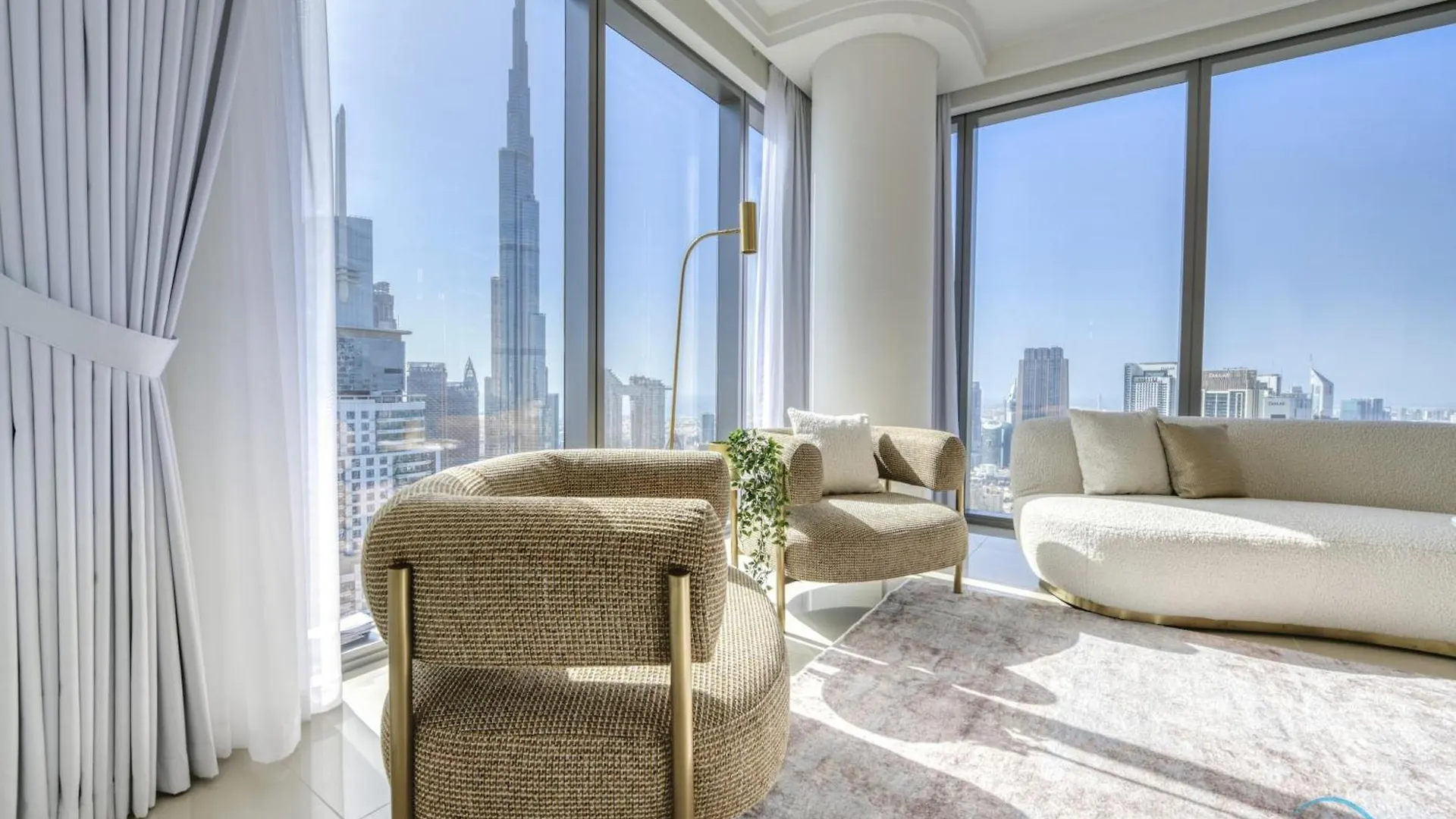 Luxurious 2Br Apartment At Boulevard Point Downtown Dubai By Deluxe Holiday Homes