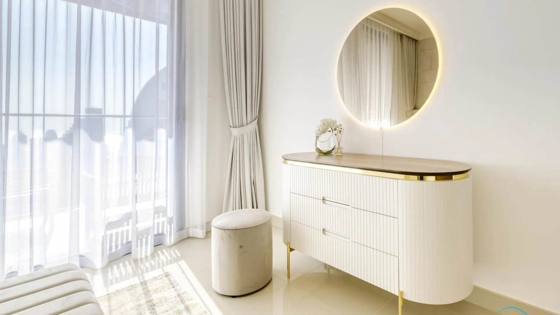 Luxurious 2Br Apartment At Boulevard Point Downtown Dubai By Deluxe Holiday Homes 0*,  United Arab Emirates